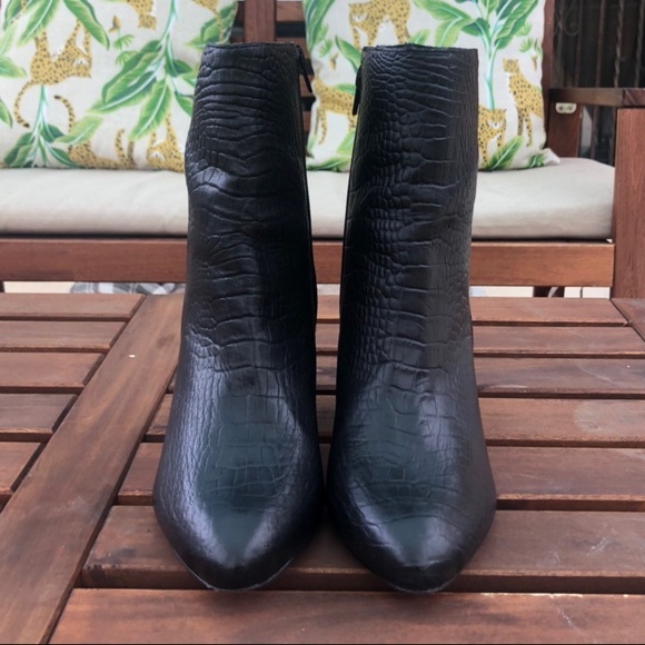 Matisse Shoes - Matisse x Amuse Society 
Amore Black Lizard Bootie